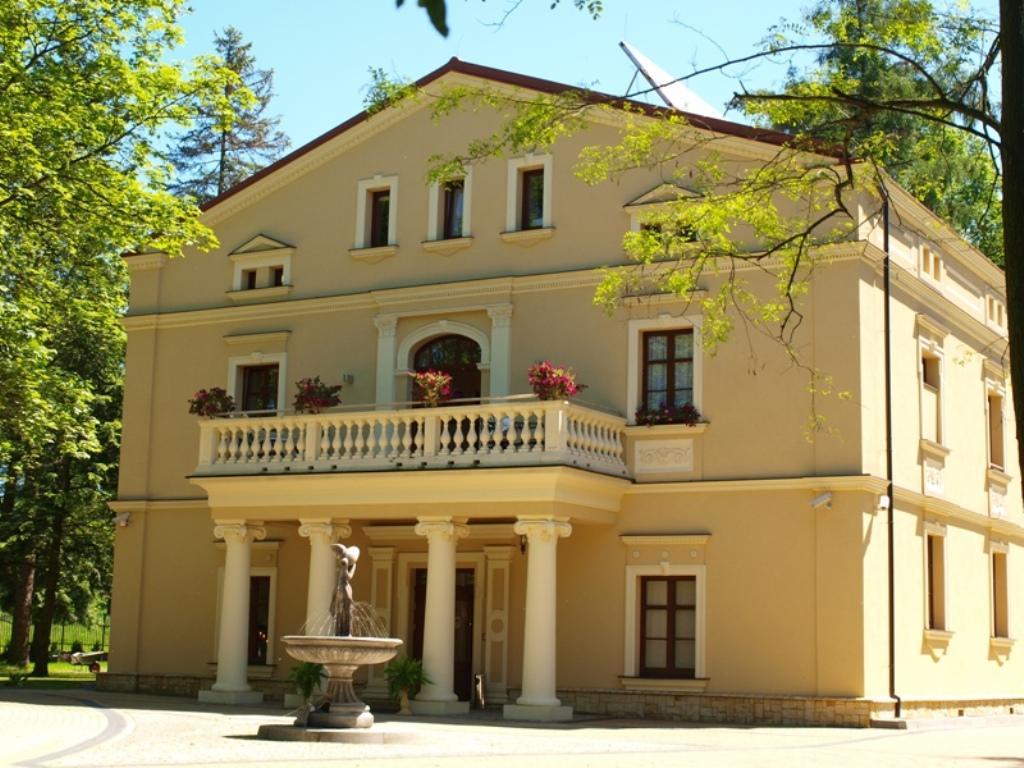Dwor Debowiec I Exterior photo